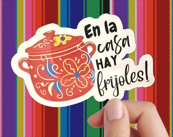 En la casa hay frijoles Sticker | Latina, Mexican Phrases