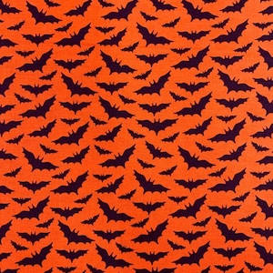 45 x 36 Halloween Fledermäuse auf dunkel orangem 100% Baumwollstoff