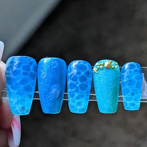 Pool water press on nails | glue on nails | custom nails | beach nails | summer nail set