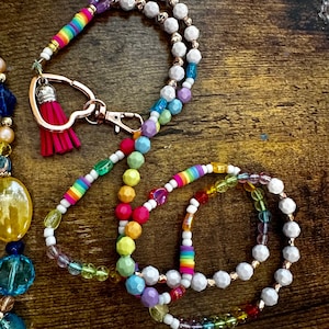 Rainbow Lanyard - titular de la insignia de enfermera minorista de maestros - arco iris pastel - apreciación del maestro - cordón con cuentas - boho lindo regalo único para ella