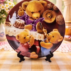 Vintage Teddy und seine Freunde Collector Plate 1993 Bareuther “Kuchenschmaus bei Mutter” Bradex 22-B7-6.3 Teddy Bear Plate