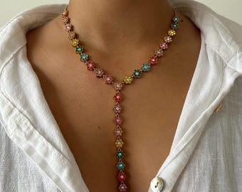 Lange, mehrfarbige Halskette aus goldfarbenem Edelstahl und Strasssteinen • Y-förmige Halskette • Geschenkidee für Frauen • Weihnachtsgeschenkidee