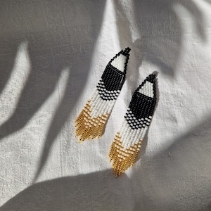 Elegant pearl earrings, woven pearl earrings, Miyuki pearl jewelry, long fringe earrings, statement earrings