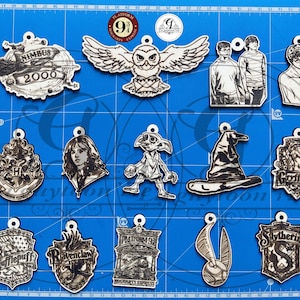 Porte-clès de l'univers du magicien à la cicatrice et ses amis. (14 keychains svg / png / ai / dxf / lightburn.)