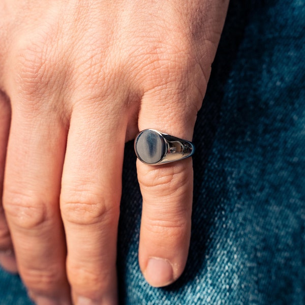 Mens silver signet ring. Stainless steel pinky ring for men, women, unisex. Great gift for him. Minimalist old money style signet ring.