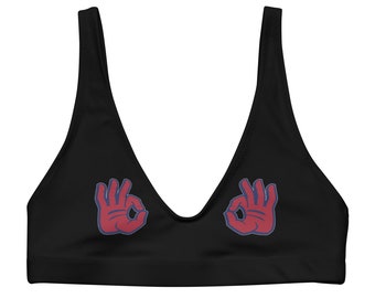 Top corto tipo sujetador para la fiesta previa al partido de los FAU Owls