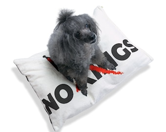 No Kings Pet Bed