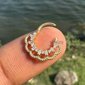 Diamond Huggie Hoop Earrings Cartilage Hoop 14k Solid Gold Real Diamond Cartilage Earring Baguette Gold Hoop Piercing Small Diamond Hoops