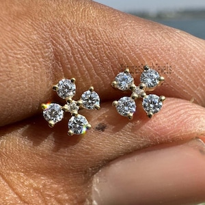 Diamond Flower Tragus Piercing Floral Mini Tragus Piercing 14k Solid Gold Flower Piercing Diamond Flat Back Cartilage Piercing Single Stud