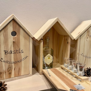 Zwitscherkasten, Vogelhaus für Schnapsflasche, Schnapsbar Personalisierbar, Geschenk zum Vatertag, Zwitscherkasten aus Kiefer,