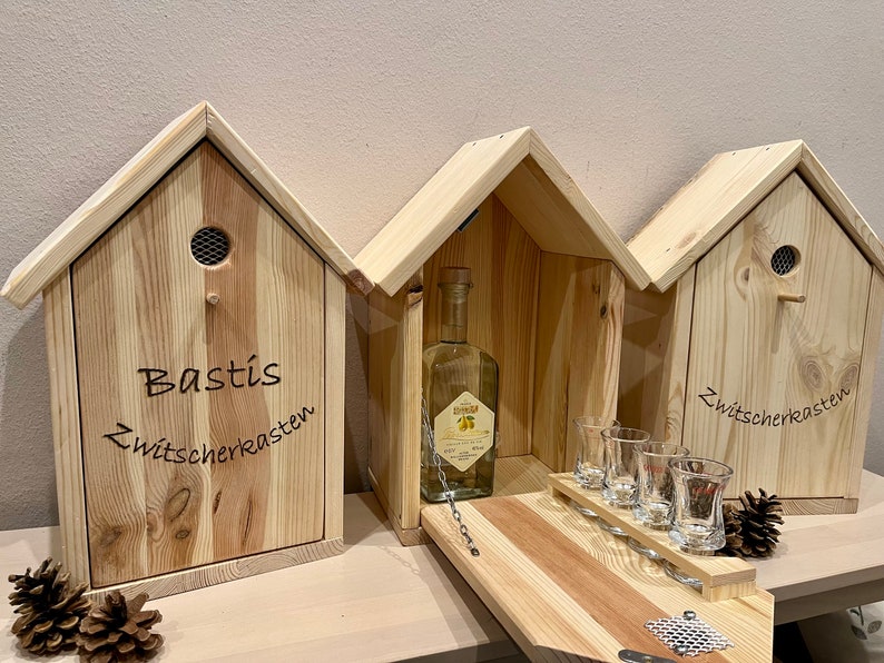 Vogelhaus „Papas Schnaps Bar" Zwitscherkasten Groß