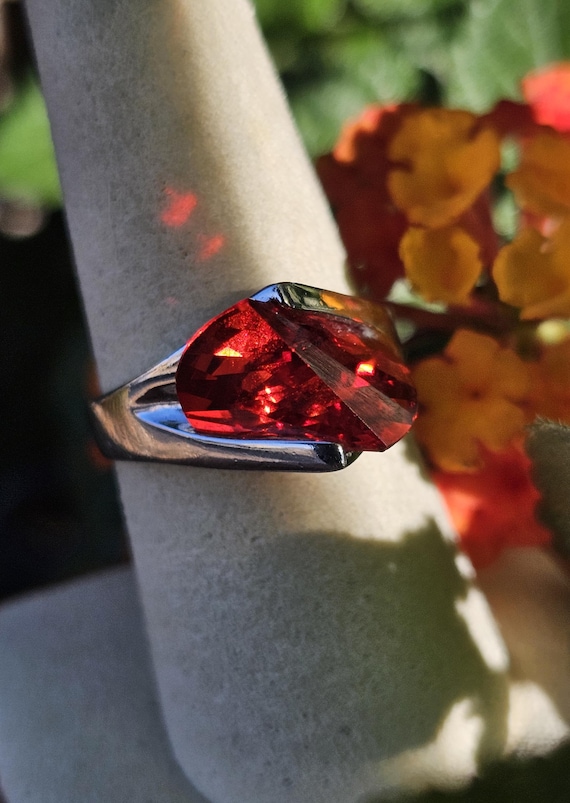 Unique Red Stone Ring, Size 8 - image 5