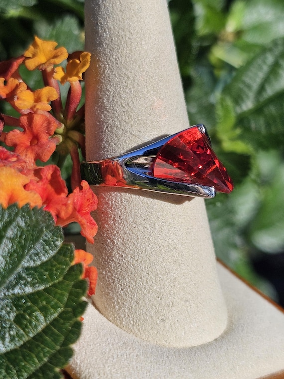Unique Red Stone Ring, Size 8 - image 1