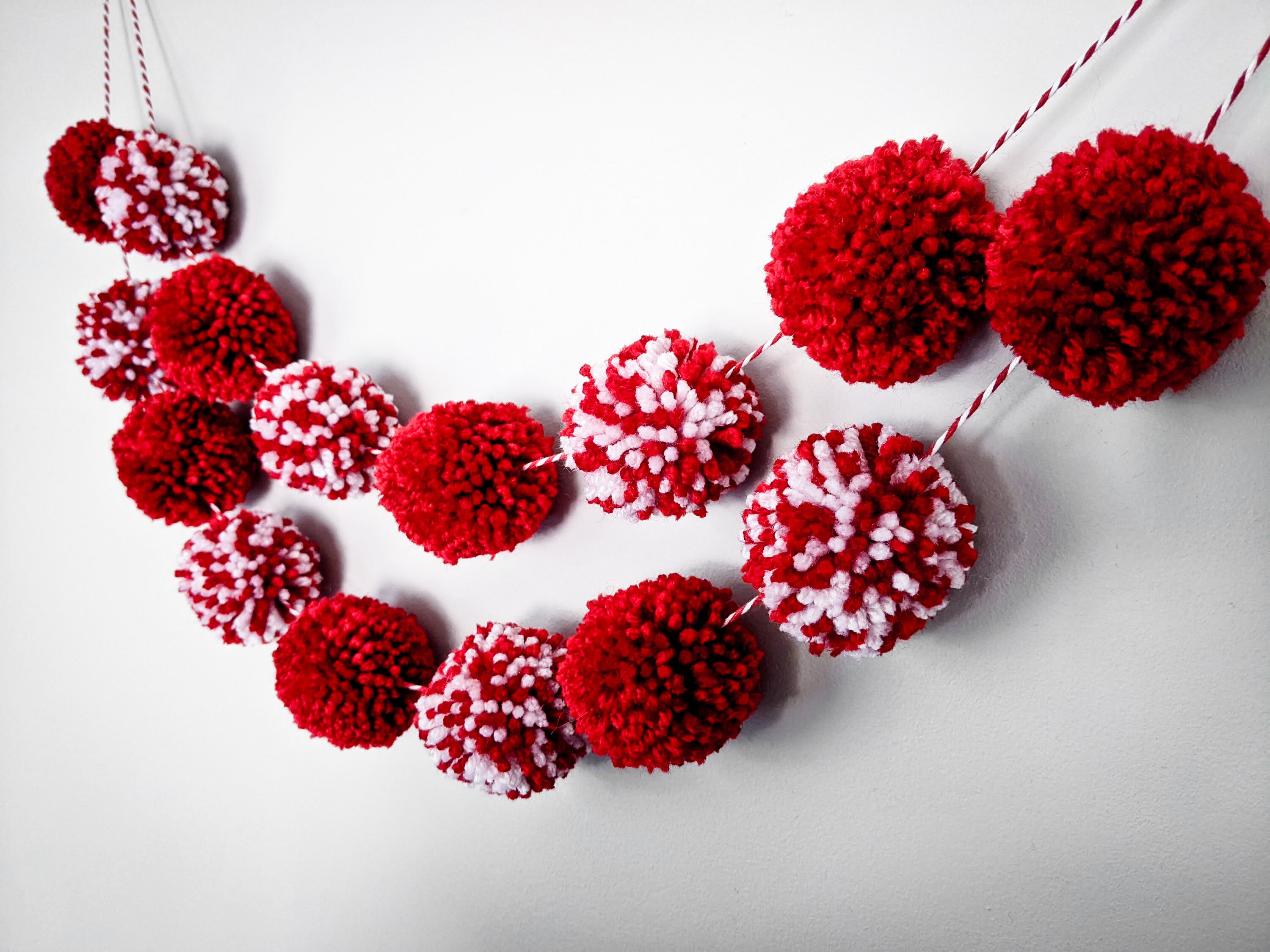 Pom Pom Shawl, White & Red Star