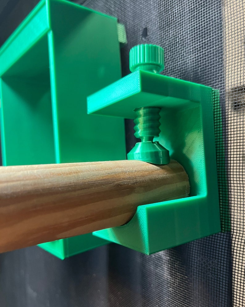Branch holder for chameleon enclosures (Mesh) image 1