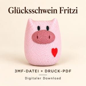 Könnte beinhalten: Eine hellrosa 3D-gedruckte Schweinefigur mit dunkelrosa Schnauze, schwarzen Augen und einem kleinen roten Herz an der Seite. Der Text darüber lautet "Glücksschwein Fritzi" und der Text darunter "3MF-DATEI + DRUCK-PDF" gefolgt von "Digitaler Download".