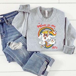 Cartoon Freunde Nostalgie Sweatshirt, 80er Jahre Cartoon Freunde Shirt, Freunde 80er Cartoon Charaktere Regenbogen Brite Pullover, 80er Shirt