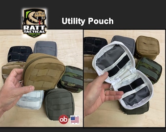 Pode incluir: Uma variedade de pochetes utilitárias em diferentes cores e padrões, incluindo camuflagem, marrom, cinza e branco. As pochetes têm vários compartimentos e são projetadas para transportar pequenos itens. As pochetes são rotuladas como "RATT TACTICAL COMBAT GEAR" e "Utility Pouch".