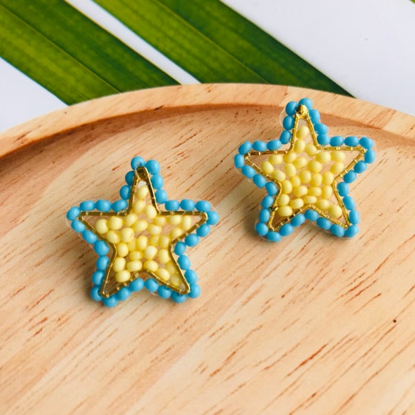 TEMIS - Beaded Stud Earring - Handmade in Colombia / Yellow & Blue