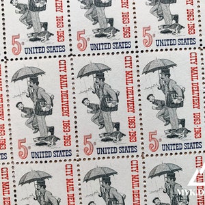 Entrega de correo de la ciudad / 1963 / Sellos postales antiguos de EE. UU. / Valor nominal 5 centavos / Scott 1238 / Cartero, rural, cartero, Norman Rockwell