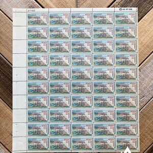 K&ouml;nnte beinhalten: Eine Bogen mit 50 alten Briefmarken mit einer Szene aus Nevada, auf jeder Marke steht "NEVADA 1914". Der Bogen ist mit "27790" und "USE ZIP CODE" beschriftet.