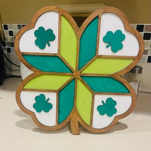 Barn Quilt Shamrock St. Patrick Day sign with Stand March Decoration for Home Decor for Her Gifts for Holiday St Patricks Day Signs for Home