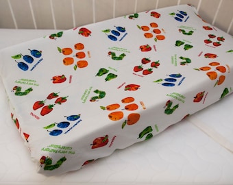Funda para cambiador de bebé Caterpillar - Decoración para habitación infantil, regalo para baby shower, ropa de cuna