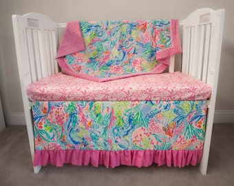 Ropa de cama para cuna MINI: Faldón, sábana ajustable MINI, manta - Sirenas, palmeras y piñas rosas - Habitación infantil tropical, regalo para baby shower