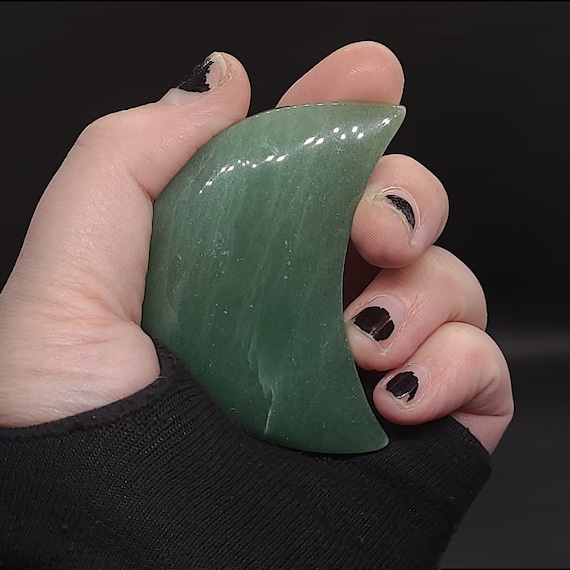 Green Aventurine Moon – Half‑Moon Crystal, Abundance & Good Luck Decor