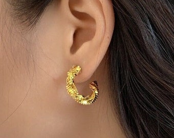 Chunky 18K Gold Twisted Hoop Earrings, Small Gold Hoop Earrings, Huggie Hoop Earrings, Thick Gold Huggie Earrings, Dainty everyday Earrings