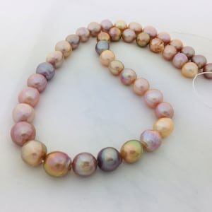 Filo di perle Edison metalliche naturali sorprendenti, perle di perle Edison color arcobaleno metallico naturale, filo di perle barocche arcobaleno metallico.TA02