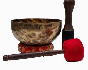 フルムーン タイガーディム15cm D音 シンギングボウル 手打ち 手打ちフルムーンシンギングボウル：アンティーク仏教音響療法 - Etsy 日本