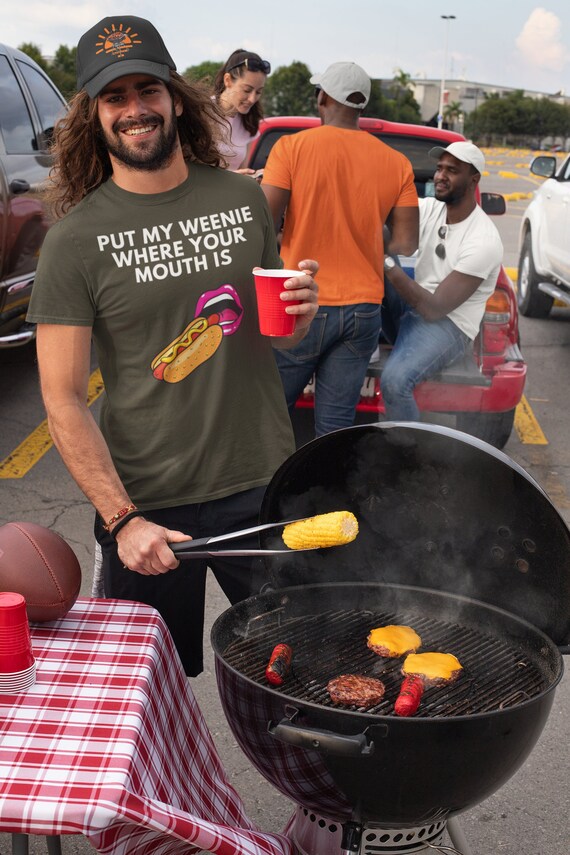 Funny BBQ Shirt | Hot dog T-shirt| Sausage Dad Joke | Grill Gift | Gifts for Dad | Tailgate BBQ | Funny Barbecue Gift | Meat Smoker Gift