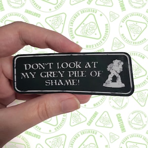 私の灰色の恥の山を見ないで！ - ステッカー