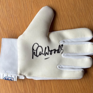Chris Woods Signed Goalkeeper Glove England, Forest, Rangers, Everton, Norwich Legend COA