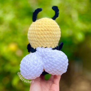 no sew bugs crochet pattern, amigurumi bee, crochet bee, no sew crochet pattern, bug amigurumi, bee crochet pattern, strawberry bee crochet pattern, no sew bee crochet pattern, summer crochet pattern, crochet market makes