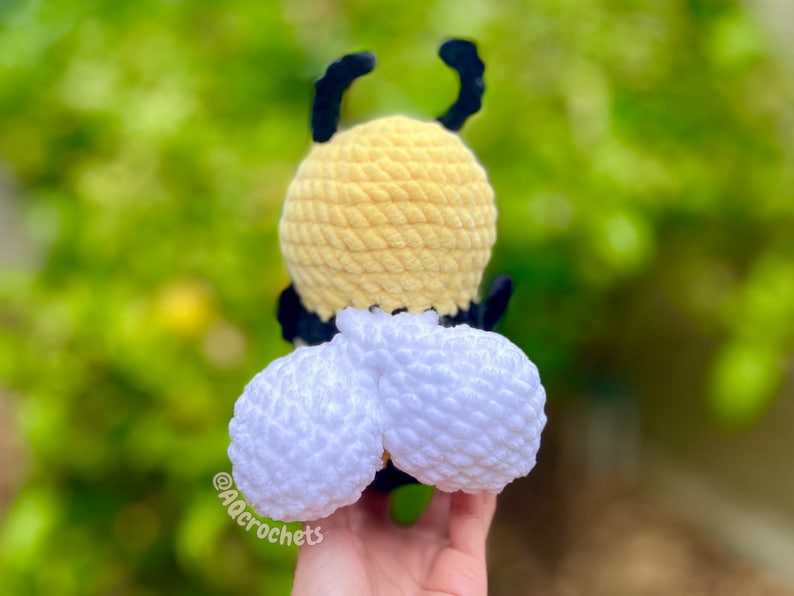 no sew bugs crochet pattern, amigurumi bee, crochet bee, no sew crochet pattern, bug amigurumi, bee crochet pattern, strawberry bee crochet pattern, no sew bee crochet pattern, summer crochet pattern, crochet market makes
