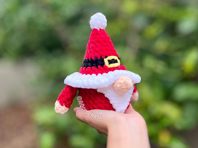 no sew crochet pattern, no sew christmas gnome crochet pattern, amigurumi gnome pattern, gnome crochet pattern, cute gnome pattern, christmas tree gnome plushie, santa claus gnome pattern, elf gnome pattern, no sew christmas