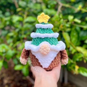 no sew crochet pattern, no sew christmas gnome crochet pattern, amigurumi gnome pattern, gnome crochet pattern, cute gnome pattern, christmas tree gnome plushie, santa claus gnome pattern, elf gnome pattern, no sew christmas
