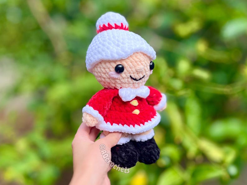 santa crochet pattern, christmas crochet pattern, holiday crochet pattern, christmas plush, crochet santa, crochet christmas pattern, cute christmas, xmas crochet pattern, crochet xmas, mrs. claus crochet pattern, amigurumi santa