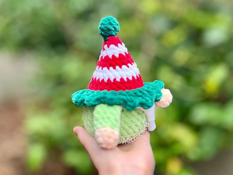no sew crochet pattern, no sew christmas gnome crochet pattern, amigurumi gnome pattern, gnome crochet pattern, cute gnome pattern, christmas tree gnome plushie, santa claus gnome pattern, elf gnome pattern, no sew christmas