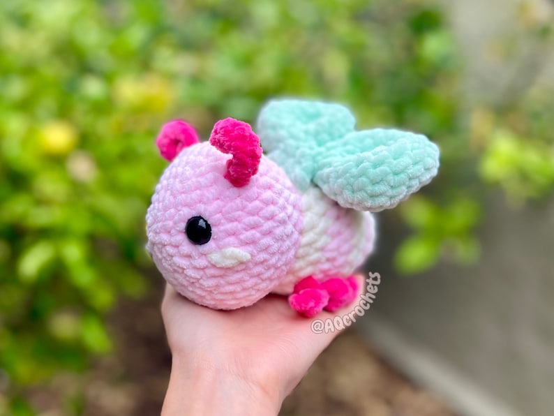 no sew bugs crochet pattern, amigurumi bee, crochet bee, no sew crochet pattern, bug amigurumi, bee crochet pattern, strawberry bee crochet pattern, no sew bee crochet pattern, summer crochet pattern, crochet market makes
