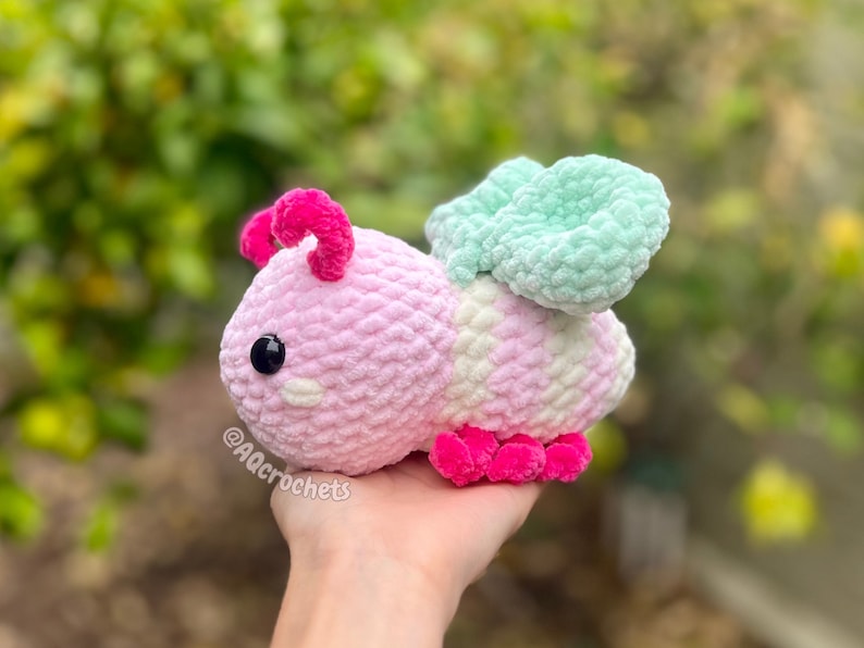 no sew bugs crochet pattern, amigurumi bee, crochet bee, no sew crochet pattern, bug amigurumi, bee crochet pattern, strawberry bee crochet pattern, no sew bee crochet pattern, summer crochet pattern, crochet market makes