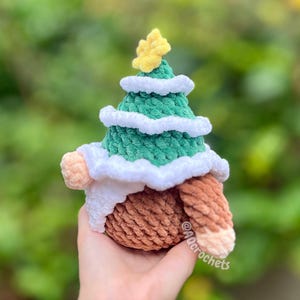 no sew crochet pattern, no sew christmas gnome crochet pattern, amigurumi gnome pattern, gnome crochet pattern, cute gnome pattern, christmas tree gnome plushie, santa claus gnome pattern, elf gnome pattern, no sew christmas