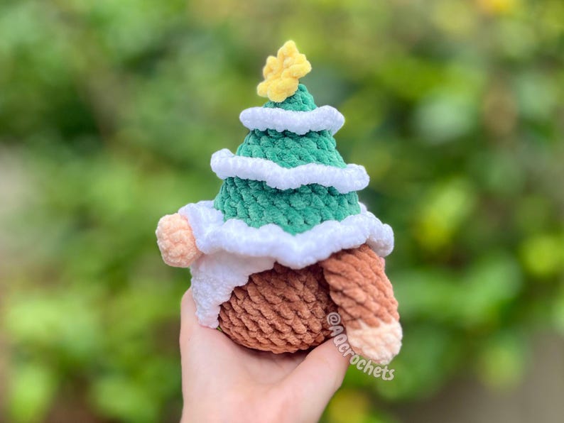 no sew crochet pattern, no sew christmas gnome crochet pattern, amigurumi gnome pattern, gnome crochet pattern, cute gnome pattern, christmas tree gnome plushie, santa claus gnome pattern, elf gnome pattern, no sew christmas