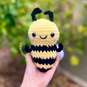 no sew bugs crochet pattern, amigurumi bee, crochet bee, no sew crochet pattern, bug amigurumi, bee crochet pattern, strawberry bee crochet pattern, no sew bee crochet pattern, summer crochet pattern, crochet market makes