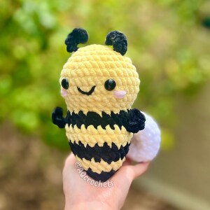 no sew bugs crochet pattern, amigurumi bee, crochet bee, no sew crochet pattern, bug amigurumi, bee crochet pattern, strawberry bee crochet pattern, no sew bee crochet pattern, summer crochet pattern, crochet market makes