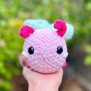 no sew bugs crochet pattern, amigurumi bee, crochet bee, no sew crochet pattern, bug amigurumi, bee crochet pattern, strawberry bee crochet pattern, no sew bee crochet pattern, summer crochet pattern, crochet market makes