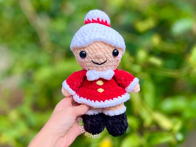 santa crochet pattern, christmas crochet pattern, holiday crochet pattern, christmas plush, crochet santa, crochet christmas pattern, cute christmas, xmas crochet pattern, crochet xmas, mrs. claus crochet pattern, amigurumi santa