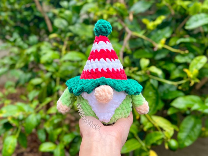 no sew crochet pattern, no sew christmas gnome crochet pattern, amigurumi gnome pattern, gnome crochet pattern, cute gnome pattern, christmas tree gnome plushie, santa claus gnome pattern, elf gnome pattern, no sew christmas